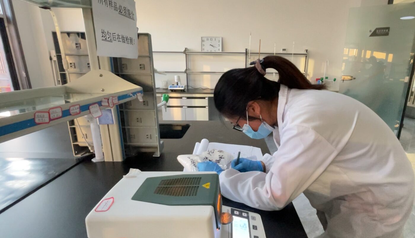 Laboratory technician checking cellulose ether viscosity at the Anxin plant